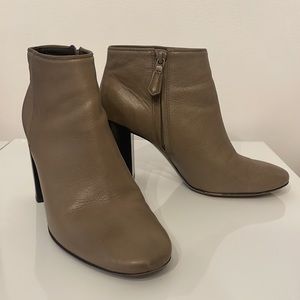 Tory Burch Taupe Grey Leather Boot Ankle bootie sz 7.5